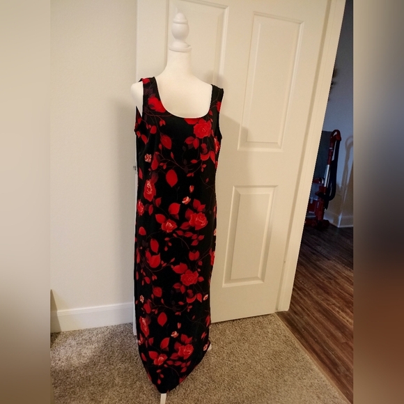 Vintage Meghan Matthews Elegant Black and Red Floral Dress - Picture 2 of 6